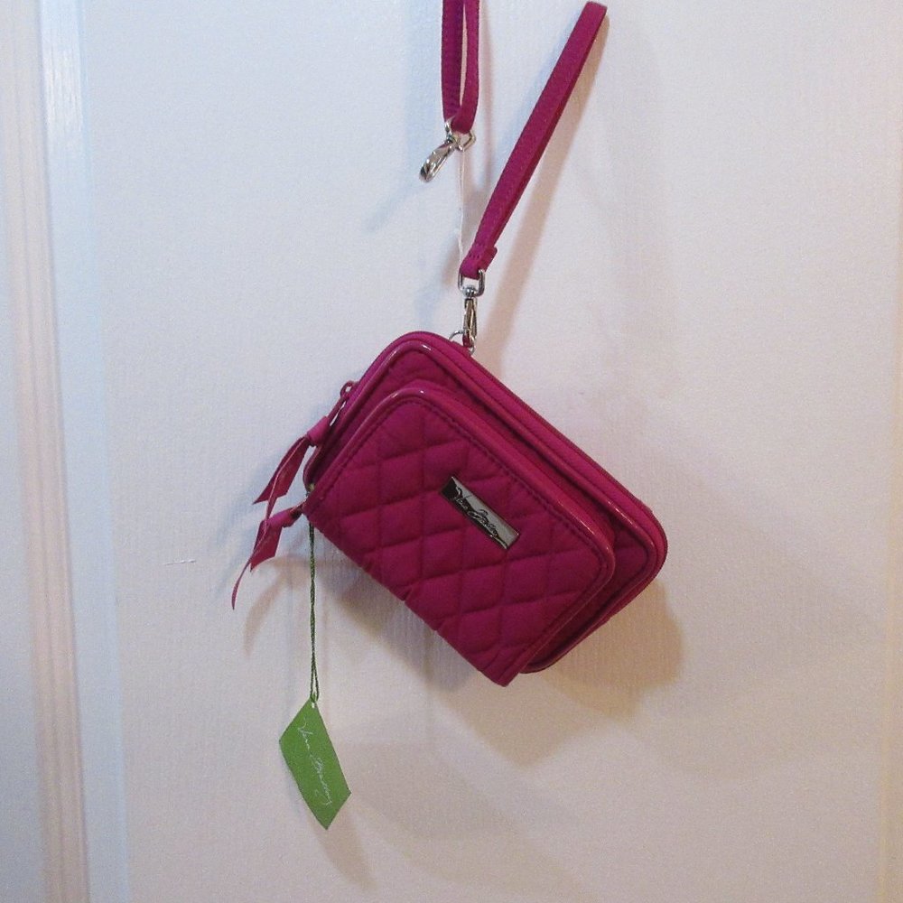 Vera Bradley On the Go Wristlet Magenta MSRP $68 NWT - Picture 10 of 11